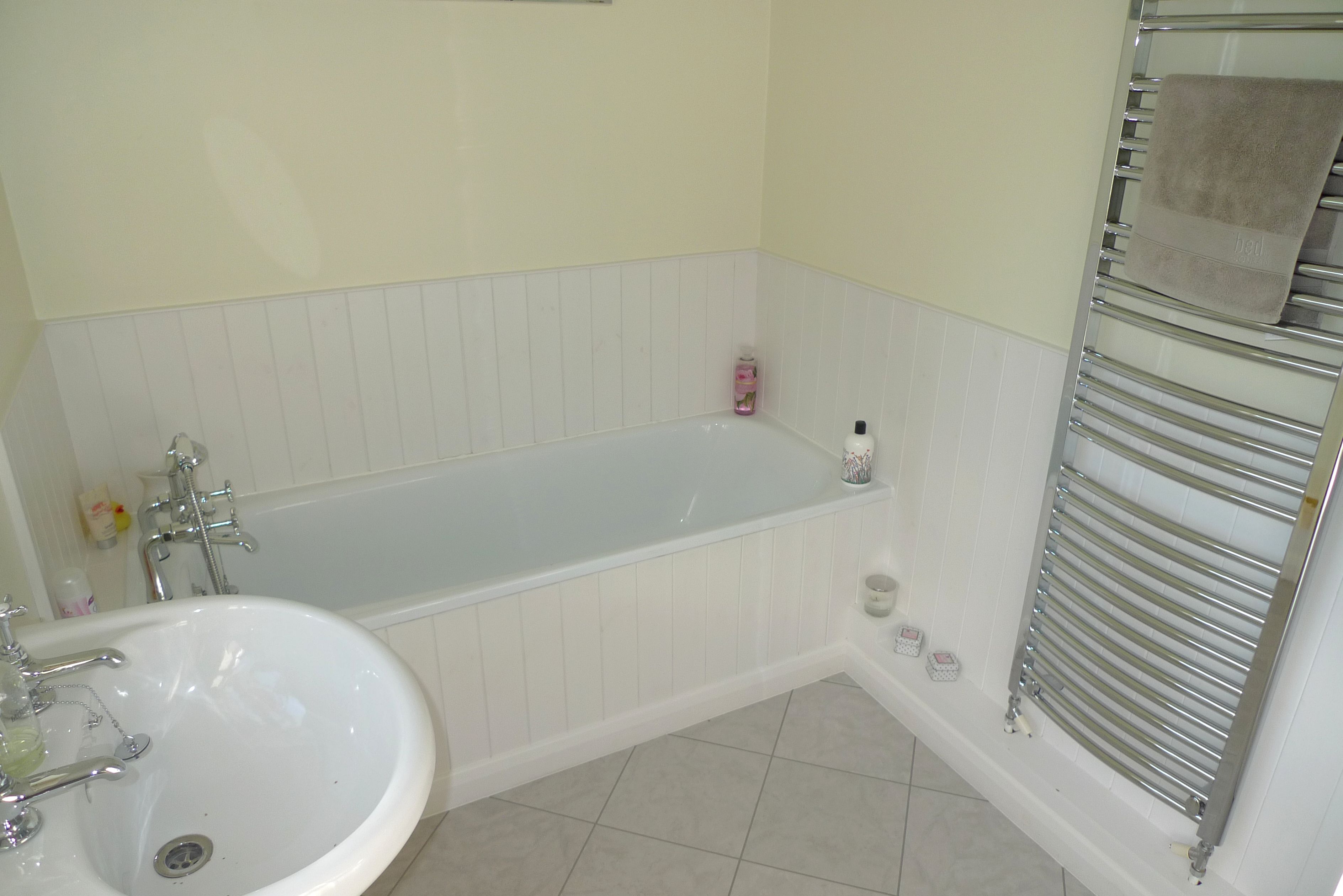 Springfield Cottages 8 bath.jpg